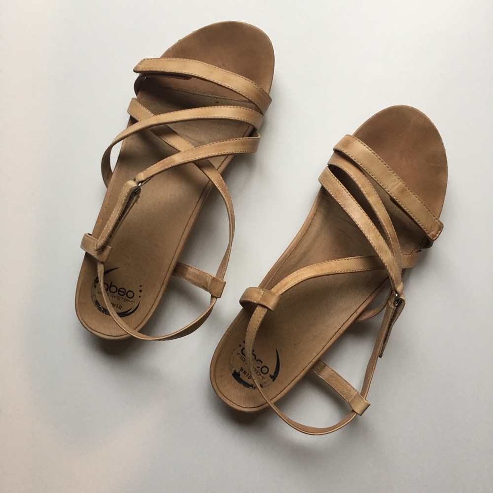ABEO Samantha tan sandals with neutral footbed